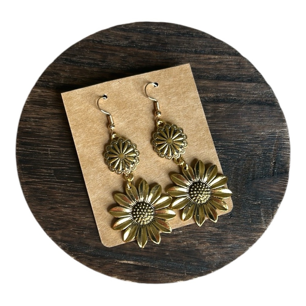 Vintage Sunflower Design Dangle Pierced
Earrings Gold Tone Zinc Alloy NWOT - Picture 3 of 10